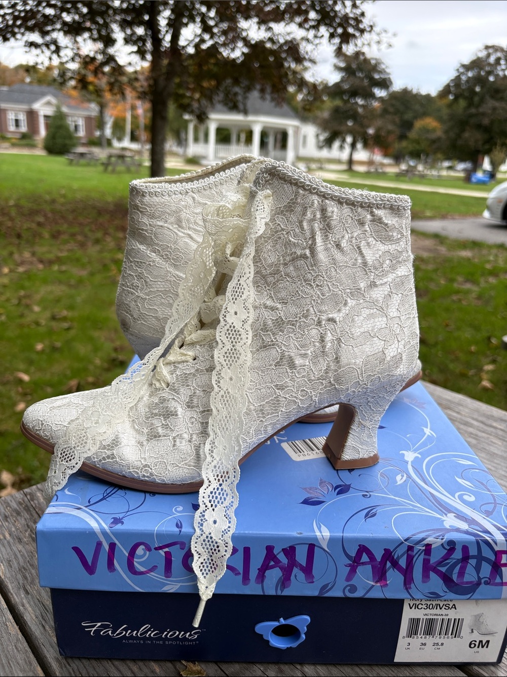 Fabulicious Ivory Lace-Up Victorian 30 Ankle Boots Size 6 - Picture 2 of 12